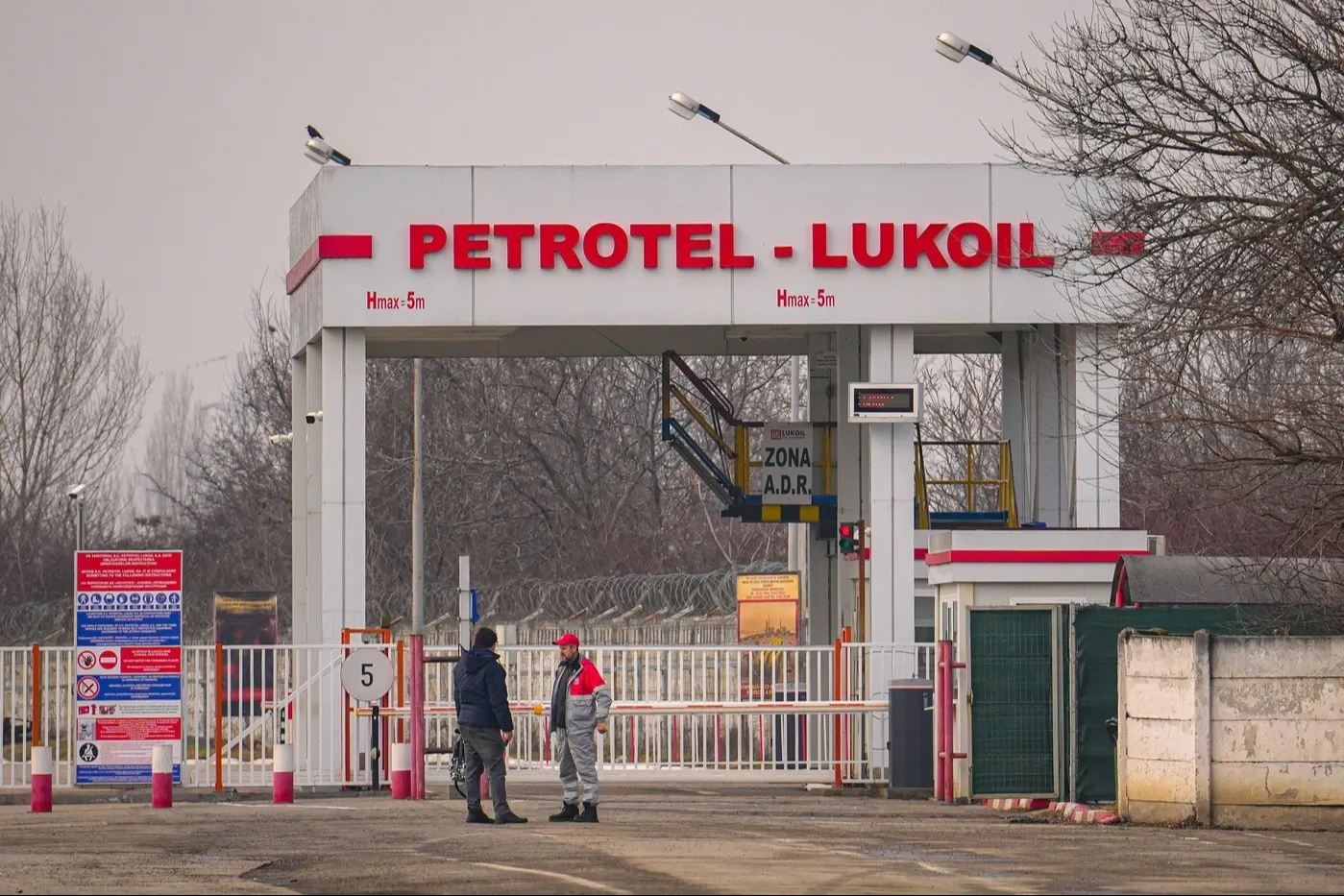 Rafinăria Petrotel Lukoil (Profimedia)