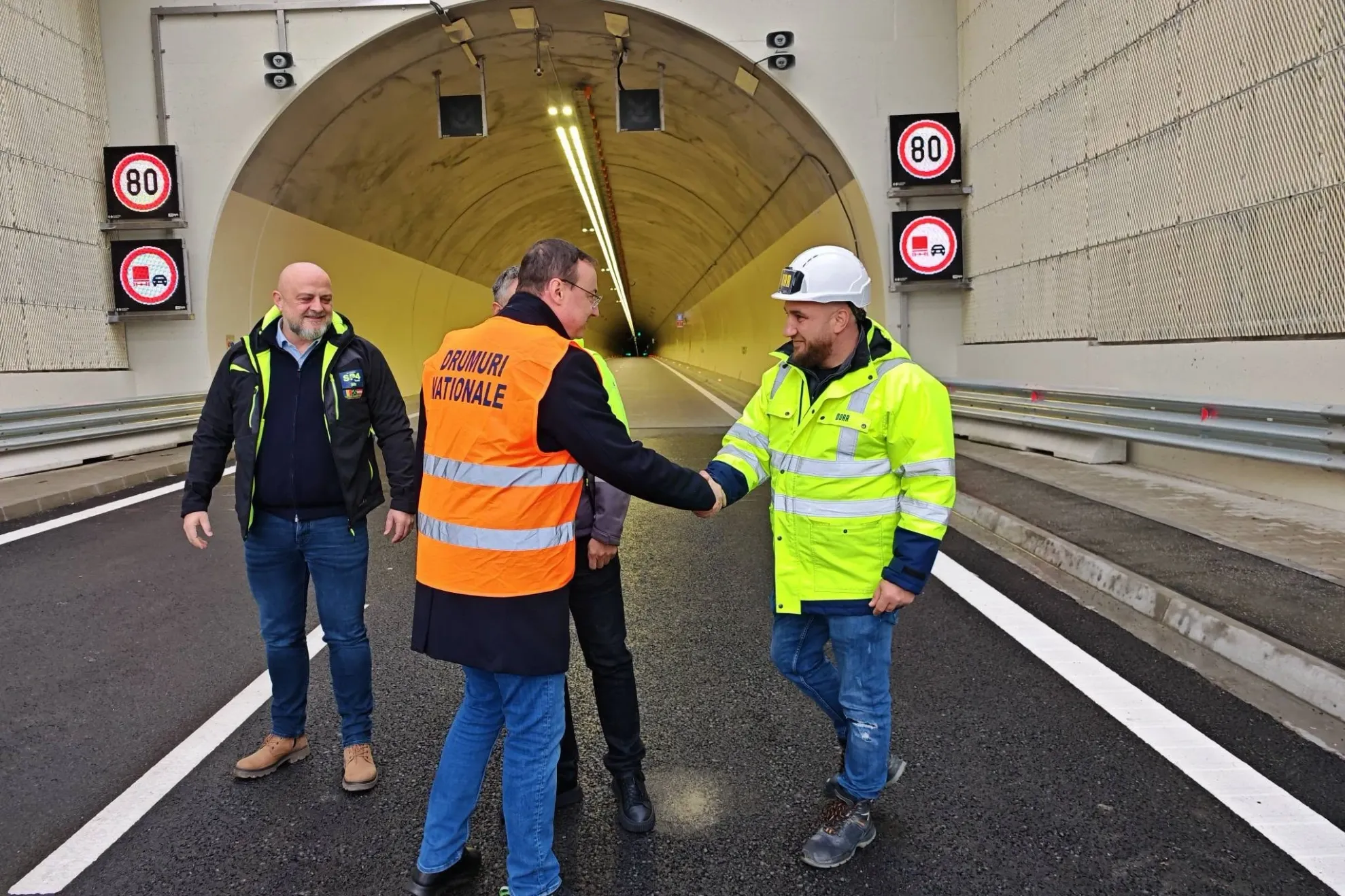 Tunelul A1, inaugurat cu mare fast. Totuși, lipsesc acordurile de mediu pentru restul troansoanelor. Foto/Cristian Pistol/FB