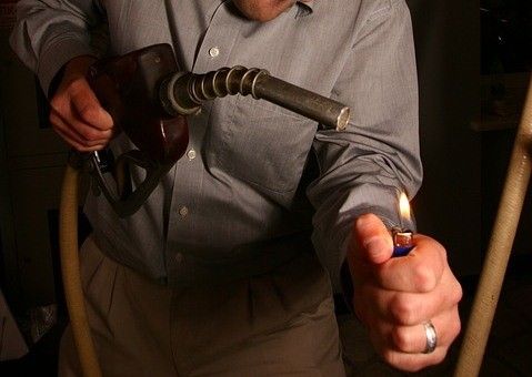 benzina, ne-am dat foc la benzina