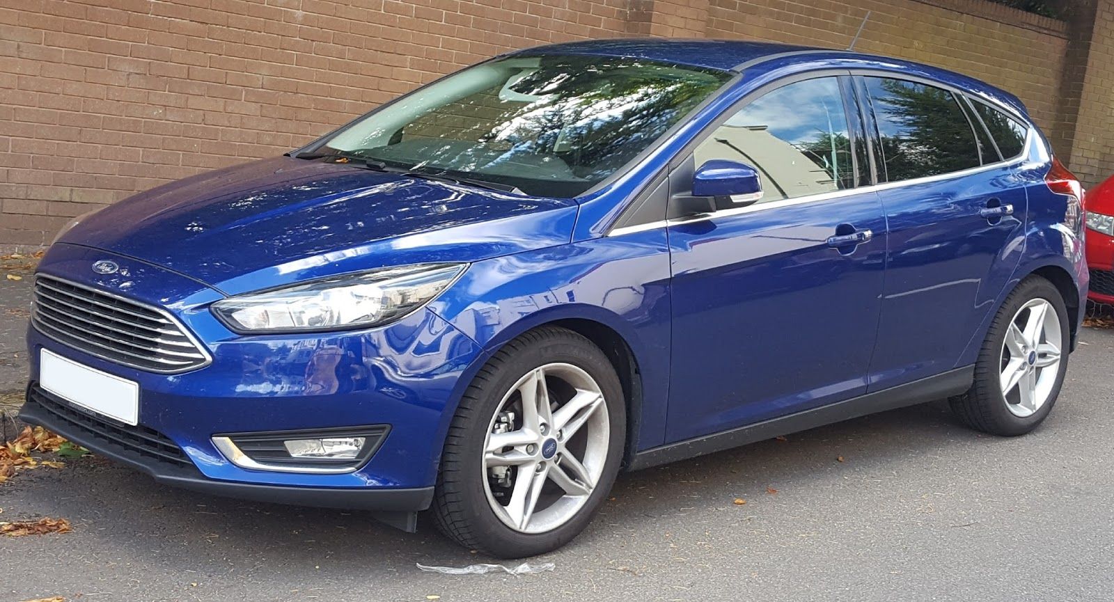 2017_Ford_Focus_Titanium_EcoBoost_1.0_Front