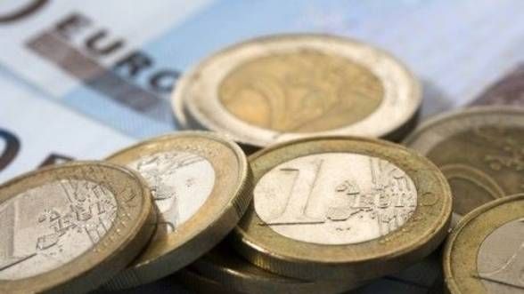 Leul-se-prabuseste-Euro-sare-pragul-de-4-5-lei