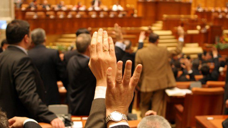 plen_parlament_12086300