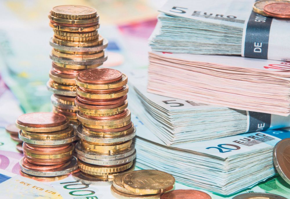 Veniturile obţinute din muncă pe plan global au scăzut în primele nouă luni din acest an 