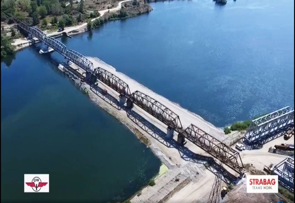 E gata podul de cale ferată de peste Olt. Se circulă direct între Piatra-Olt şi Slatina