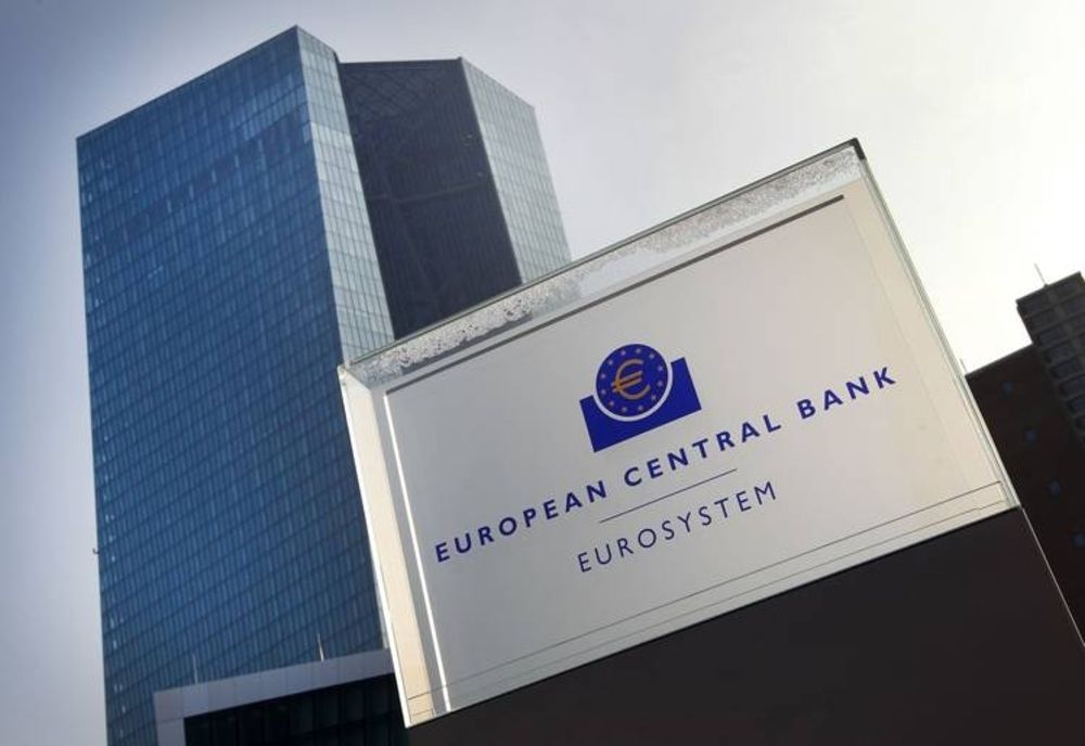 Oficialii BCE sfătuiesc statele membre să fie selective cu izolările şi să cheltuie mai mult