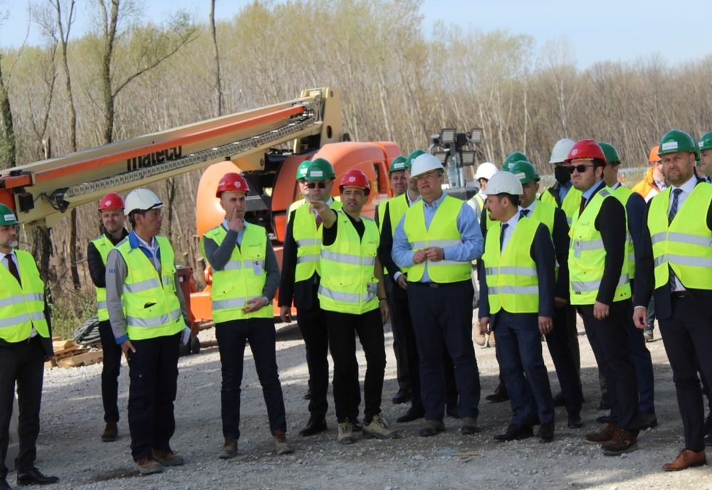 Premierul Ciucă a vizitat șantierul Podului suspendat peste Dunăre