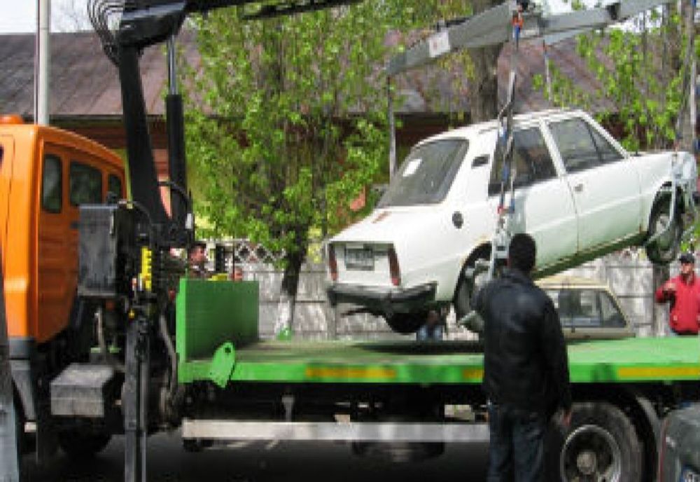 Șoferii nu vor mai putea parca GRATIS pe locurile amenajate sau pe trotuarele din centrul Capitalei - mașini ridicate și amenzi usturătoare