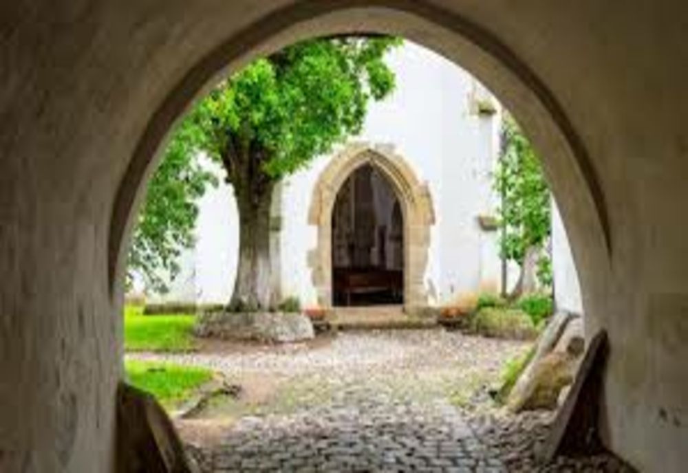 Aproape 24 de milioane de euro, finanțare pentru ruta mănăstirilor din zona Moldovei, ruta bisericilor de lemn și ruta Sfântul Ladislau