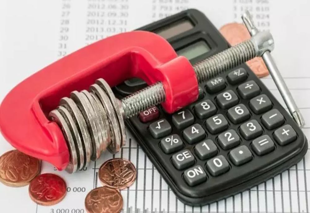 Raport devastator: 200 de mii de români nu își mai pot plăti ratele