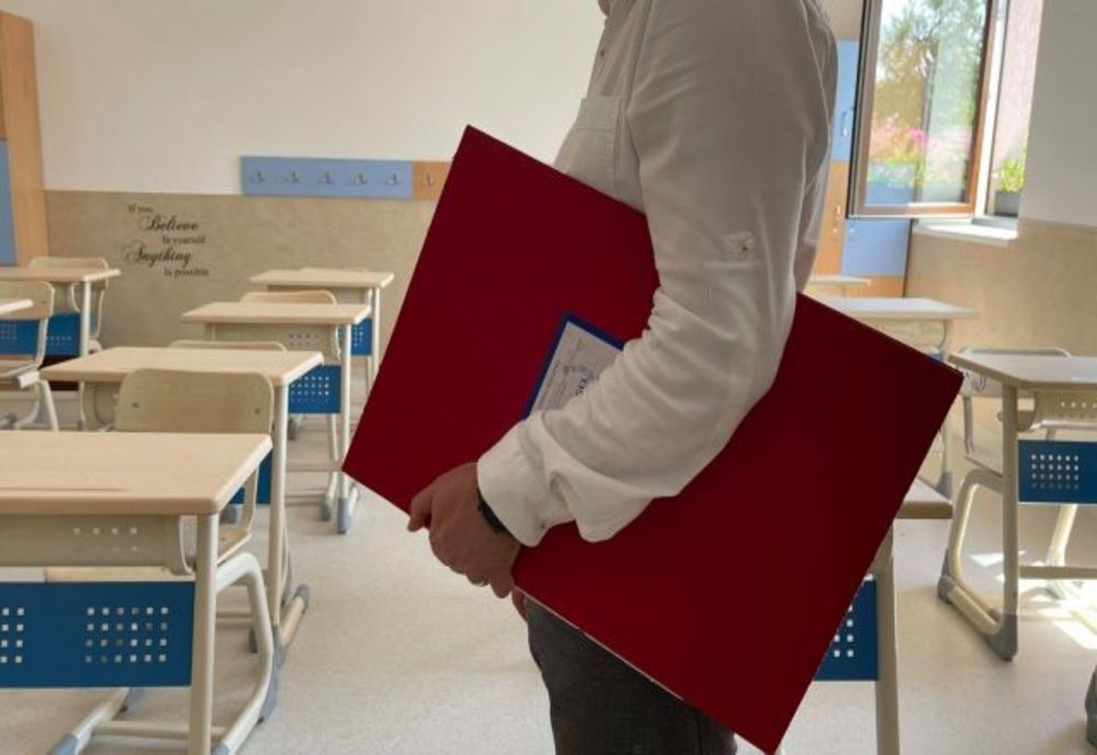 Ce se întâmplă cu SALARIILE profesorilor? Guvernul va emite o ordonanţă separată