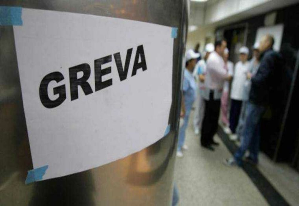 GREVA BATE LA UȘĂ DUPĂ TĂIERILE GUVERNANȚILOR!