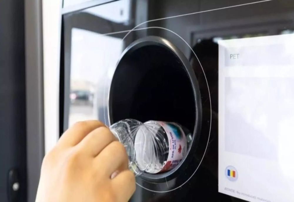 Românii au returnat peste 5,2 miliarde de ambalaje în 2025 prin Sistemul de Garanție-Returnare