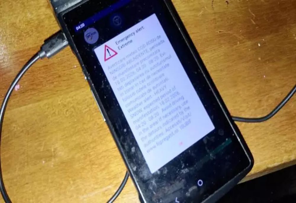 Românii treziți la 4 dimineața de mesajul RO‑ALERT reacționează cu glume acide și revoltă pe internet. „Dorelul care a luat decizia asta ar trebui dat afară”