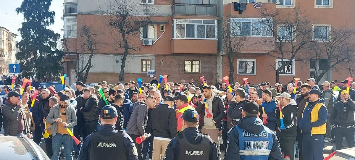 Sute de protestatari au iesit in stradă la Tg. Jiu