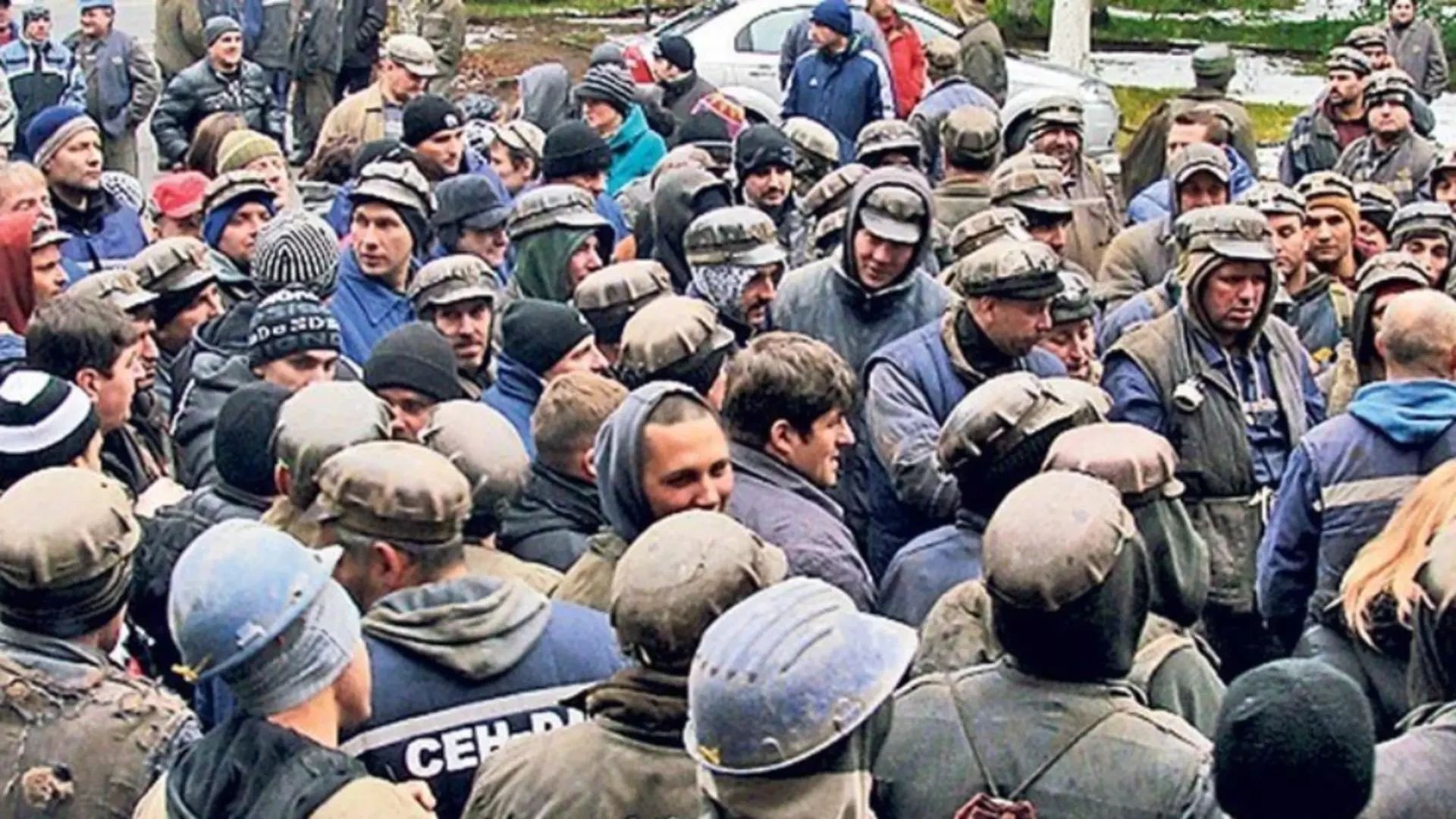 Minerii de la mina Lupeni s-au blocat în subteran