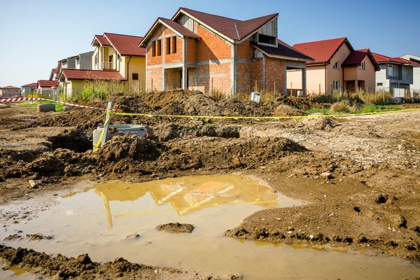 Locuitorii din cartierul Henri Coandă vor scapa de fosele septice dar nu și de noroaie