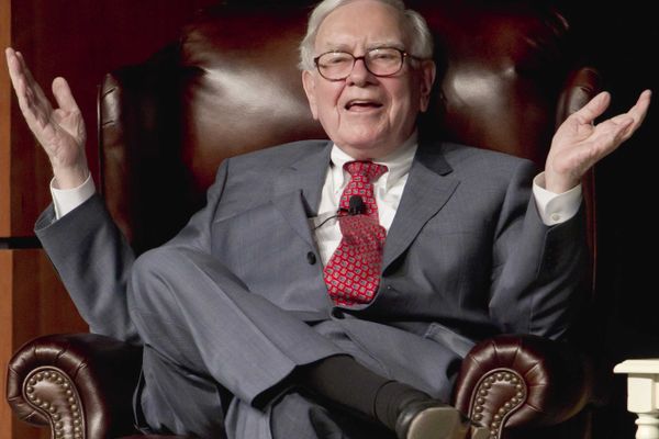 Warren Buffett donează 6 miliarde de dolari către Bill Gates