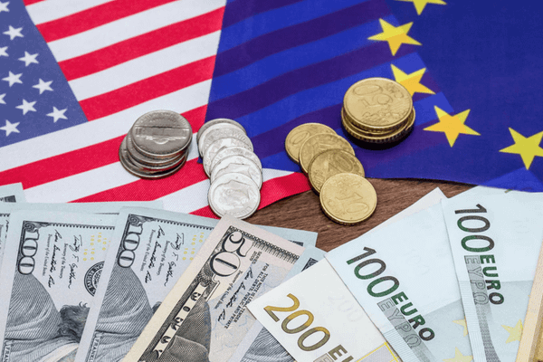 Dolarul, la maximul ultimelor 5 luni în raport cu euro