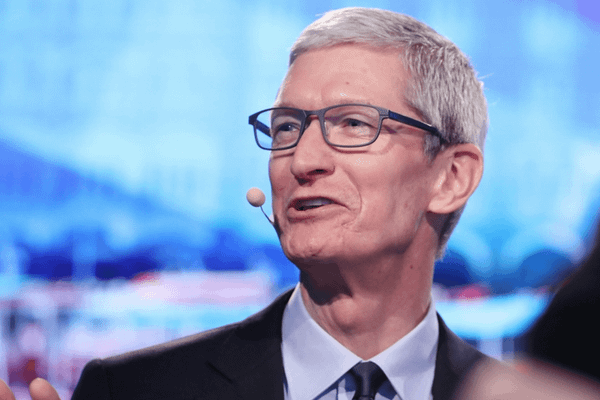 Greii din afaceri în dezacord cu Trump. Tim Cook, CEO-ul Apple, critică politica tarifară a șefului SUA