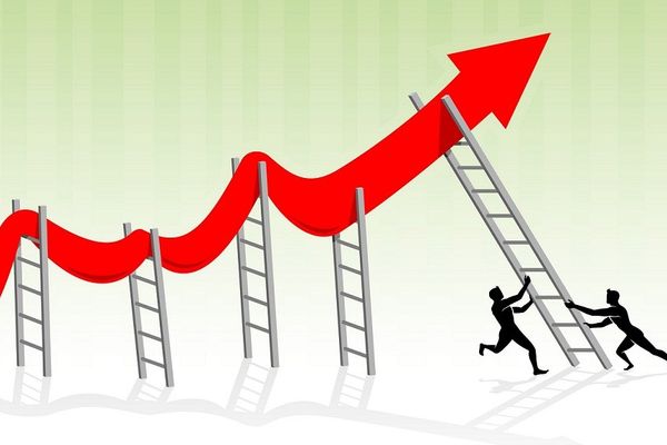România a avut cea mai mare creştere economică din UE. Creșterea, bazată pe scumpiri