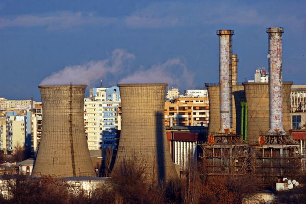 ELCEN merge pe principiul una CALDĂ, alta una RECE: Sunt stocuri suficiente, dar consumatorii vor resimți orice avarie