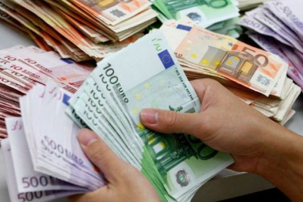 Leul și-a pierdut avântul în fața euro, iar cursul revine pe creștere. Azi, 4,664 lei/euro