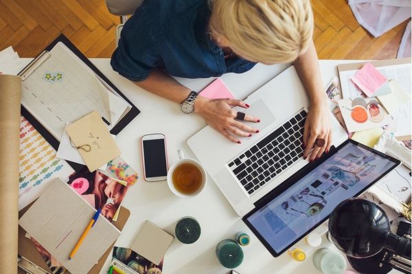 România urcă un loc la salariul minim din UE, dar taxează exagerat munca