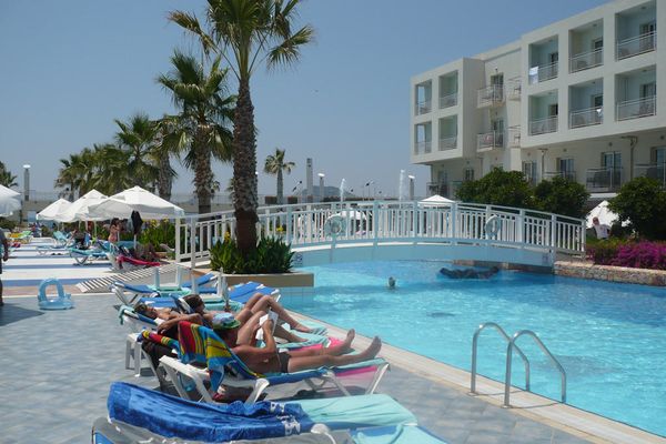 Vacanța de vară, un stres.  În România chiar și salariații pun ban pe ban pentru sezonul estival (studiu)