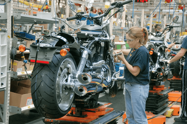 Decizie surprinzătoare a unui producător de motociclete captiv în războiul taxelor vamale