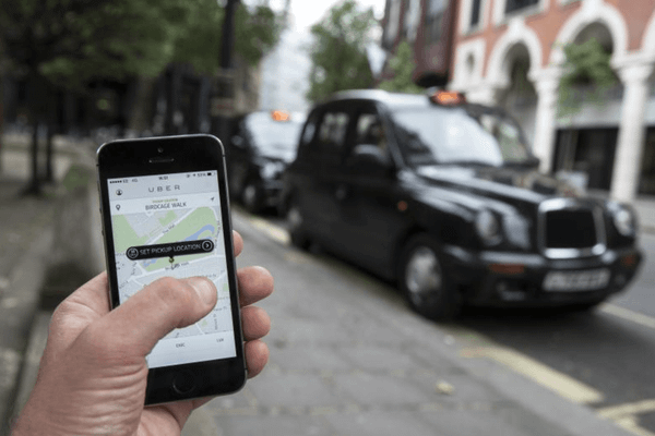 Uber a recâştigat în instanță dreptul de a opera în Londra