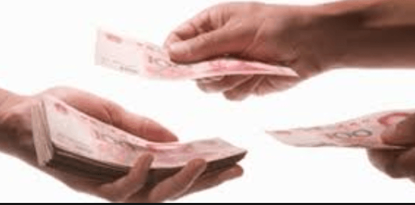 INS: Un lucrător din turism câștigă cu 1200 lei mai mai puțin decât salariul mediu net