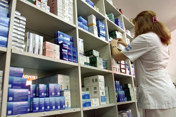 S-a majorat plafonul de la care se face compensarea cu 90% a medicamentelor. Veste uriașă pentru cei mai săraci pensionari