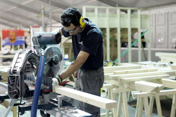 Producția industrială, scădere de 14,2% în primele opt luni ale anului