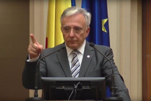 Isarescu: Salariile trebuie corelate cu productivitatea, nu crescute de politicieni