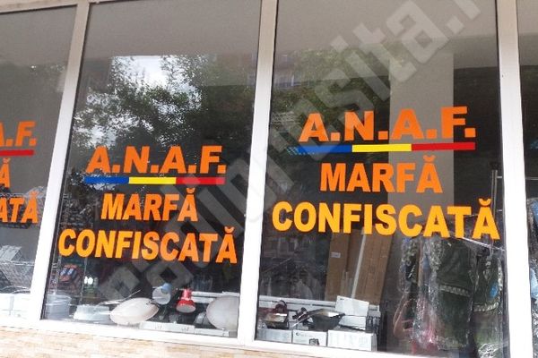 Ce mai vinde ANAF: Vile cu preț de pornire de garsonieră și chinezării de contrabandă