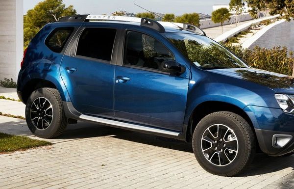 Dacia cu volan pe dreapta e mai ieftină decât în România. Vezi cu cât