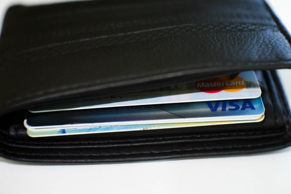 Guvernul luptă cu evazioniștii taxând veniturilor românilor care muncesc legal în străinătate