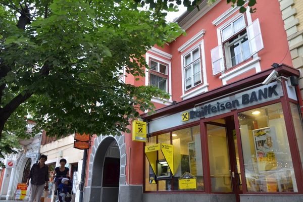 ANAF se execută, silit de Dragnea: Recuperează chiriile încasate de Iohannis pe casa pierdută în instanță