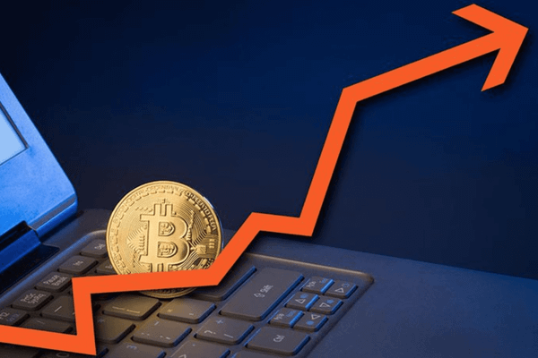 Bitcoin crește pe speculații. Reglementatorii devin vigilenți