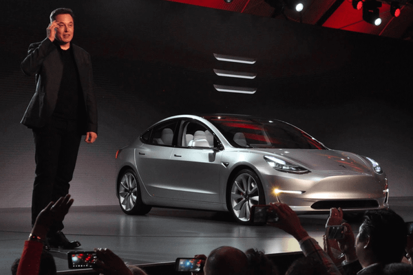 Record Tesla: 5.000 de mașini fabricate într-o săptămână