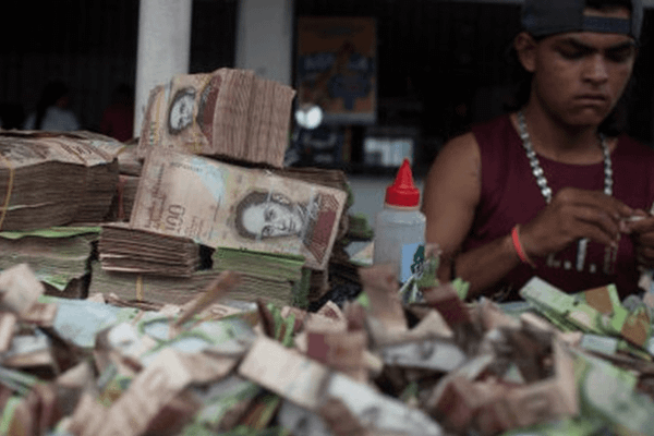 Inflația din Venezuela, estimată să atingă 1 milion la sută în acest an