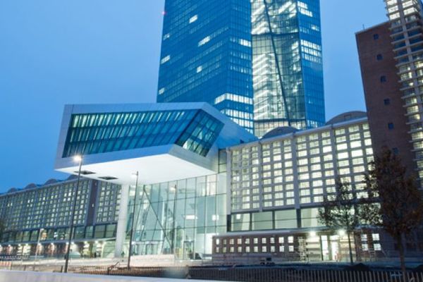 Tonul face muzica ? BCE, dobândă de politică monetară Zero, BNR, 2,50% pe an