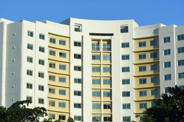 Piața imobiliară la jumătatea distanței de "prețurile nesimțite" dinaintea crizei