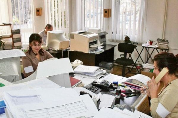 Mai rentabil să lucrezi la stat. România, cea mai rapidă creștere a sectorului public