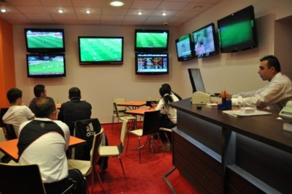 ROBOR, la casele de pariuri. Cine câștigă, jucătorii sau Guvernul?