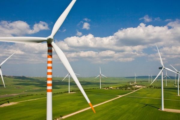 Ministerul Energiei pune bețe în elicea energiei eoliene, privând consumatorul de cel mai ieftin curent electric