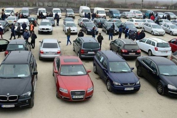 Românul mai degrabă schimbă mașina decât să zugrăvească