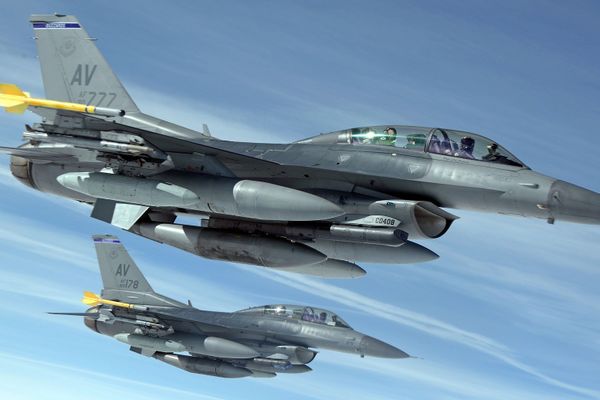 O subsidiară Boeing va ajuta la întreținerea flotei de F 16 a României