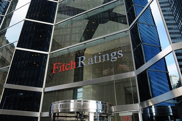 Fitch atrage atenția că deficitul bugetar poate ajunge la 3,4% din PIB