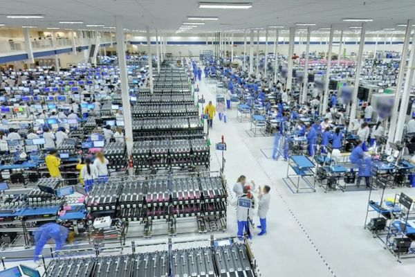 INS: Producția industrială a scăzut în luna mai raportat la zilele lucrătoare